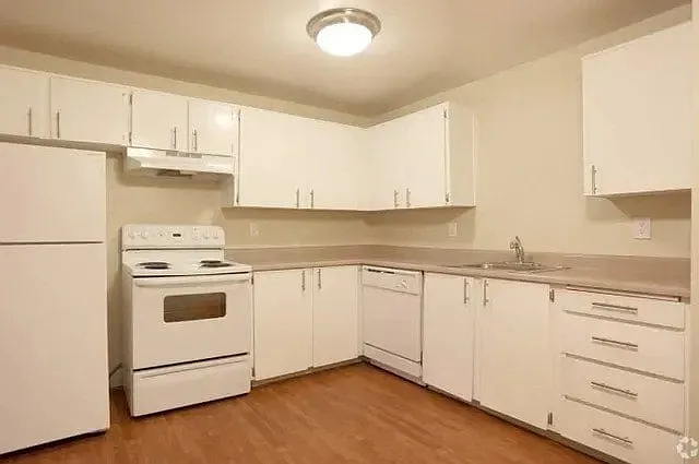Somerset West Apartments — Photo 61
