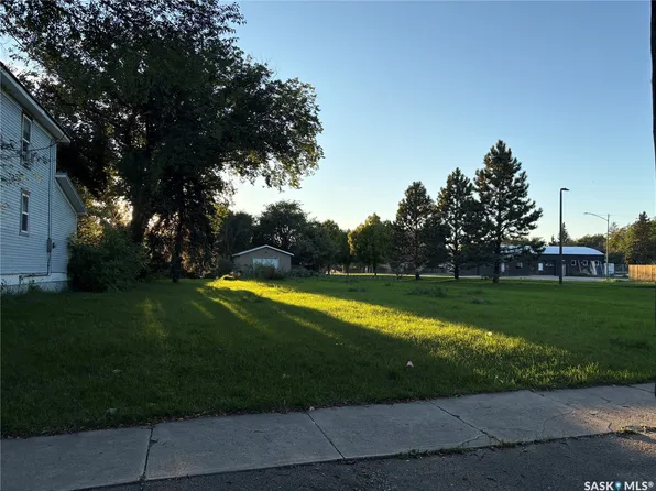 607 H Avenue S, Saskatoon, SK S7M 1Y7