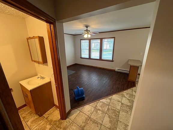 3rd image of 34-36 Richelieu St #2B