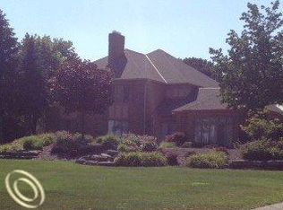 711 Lake Shore Rd, Grosse Pointe, MI 48236