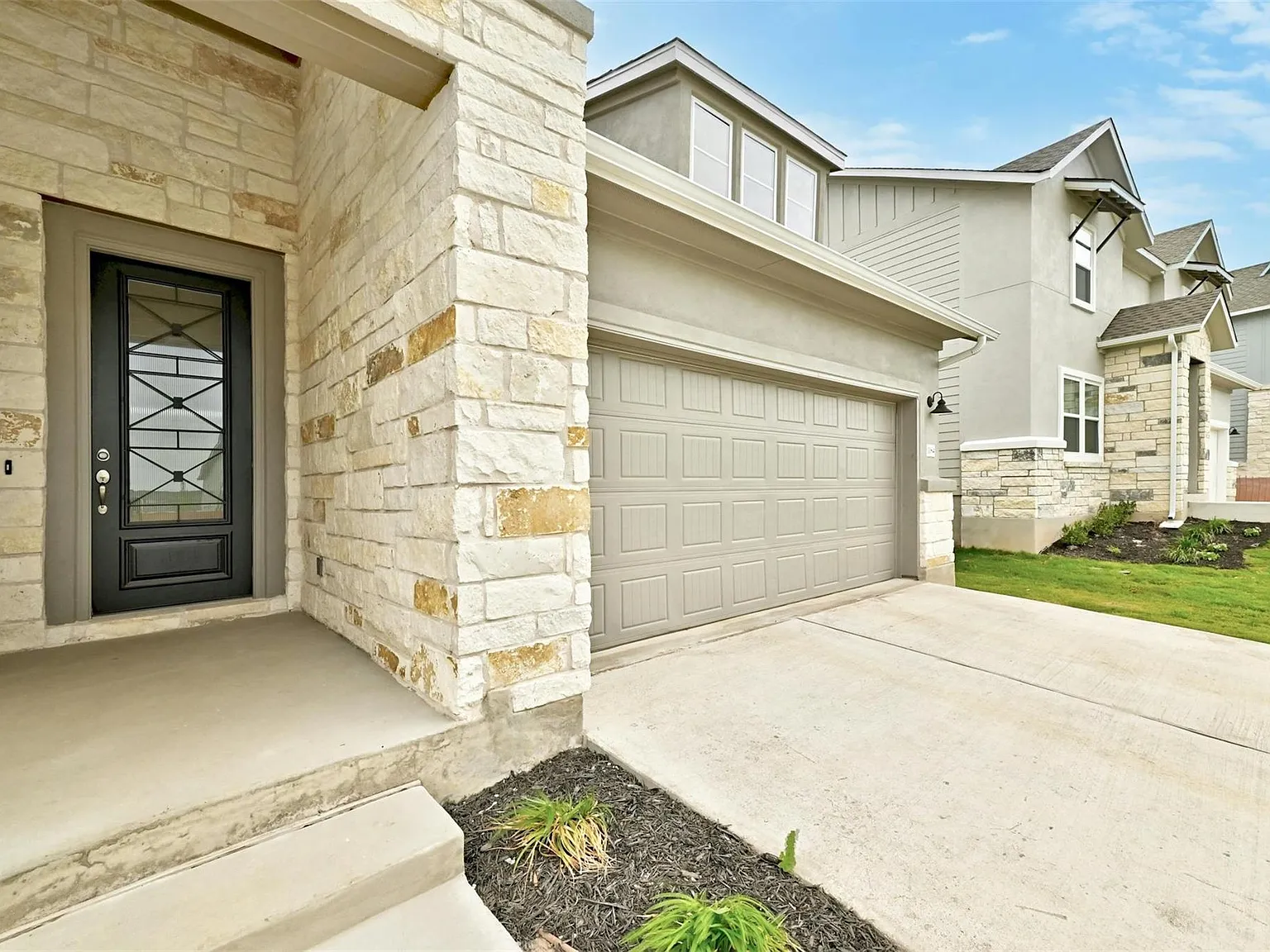 4 bed, 3.0 bath, 2864 sqft, $3,999 — Photo 2