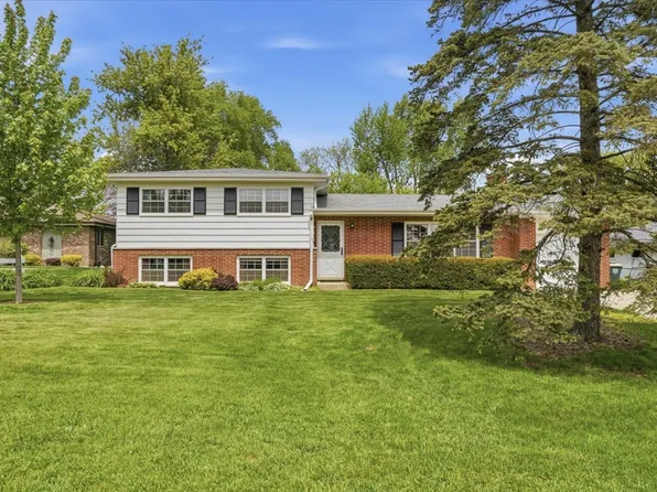 1046 Crane Blvd, Libertyville, IL 60048
