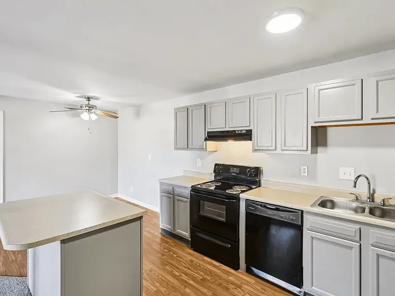 Brookwood Apartments — Photo 12