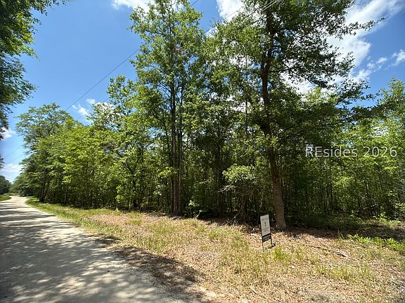 3rd image of 526 Roper Rd