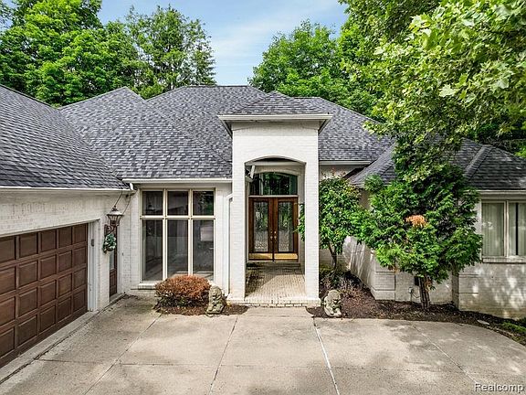 2nd image of 43564 Scenic Ln