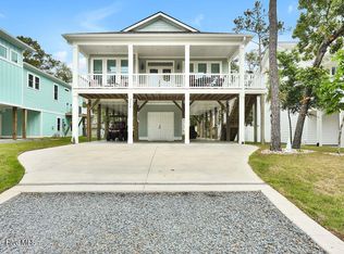 214 NE 37th St, Oak Island, NC 28465
