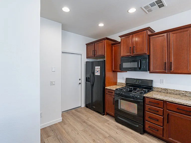 2225 E Sunland Ave — Photo 9