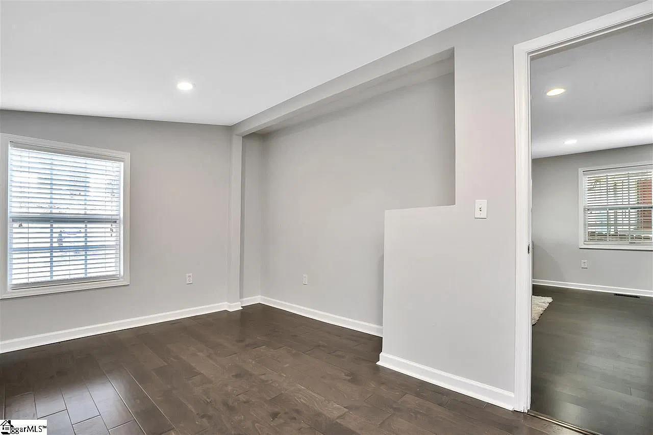 2 bed, 945 sqft, $1,495 — Photo 3