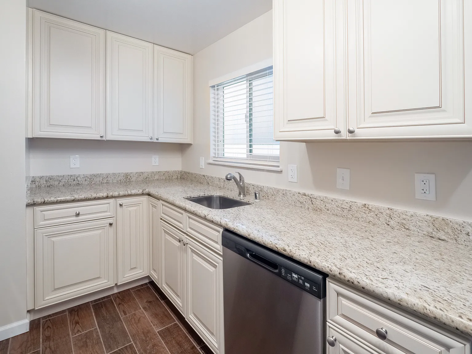 801 Walnut Street — Photo 4