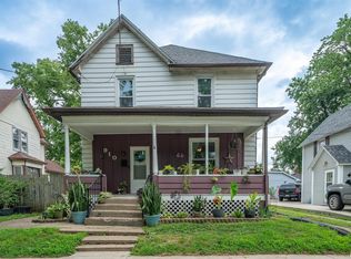 910 S 5th St, Pekin, IL 61554