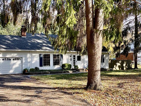 4th image of 2 Clyde Ct