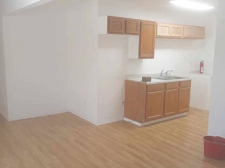 408 N 3rd St #6 — Photo 4