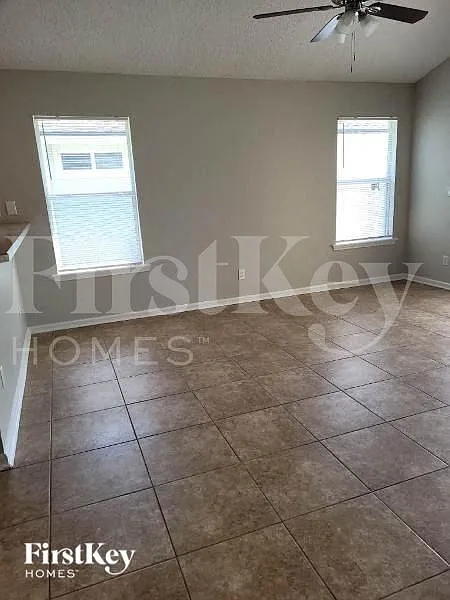 4 bed, 2.0 bath, 1673 sqft, $2,285 — Photo 3