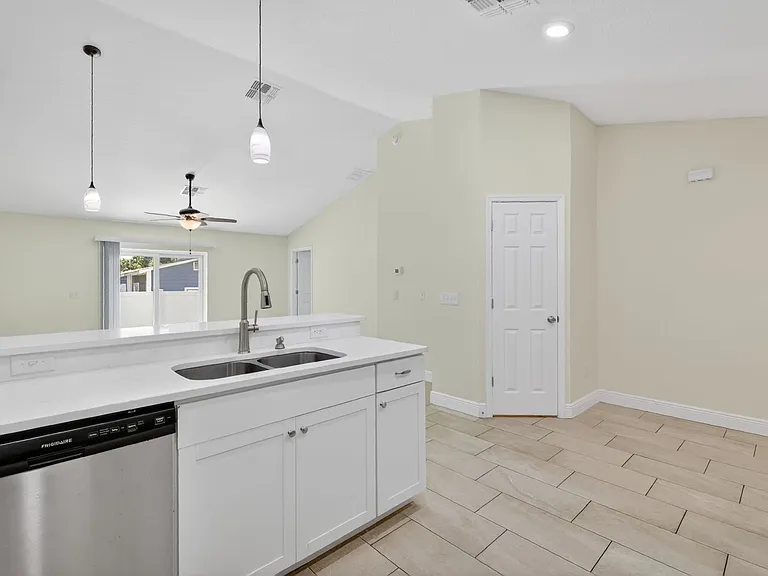 116 Dewitt Ct — Photo 12