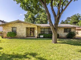 319 W Oak St, Uvalde, TX 78801