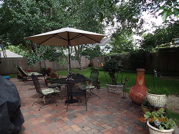 Pavestone back yard patio
