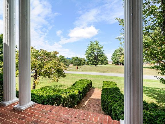 4th image of 114 Lake Ridge Dr