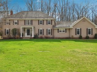 57 Fairfax Dr, Chagrin Falls, OH