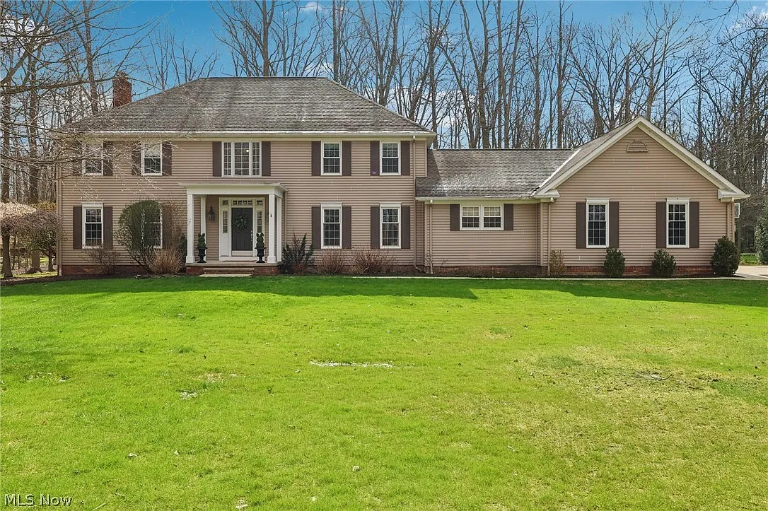 57 Fairfax Dr photo 1