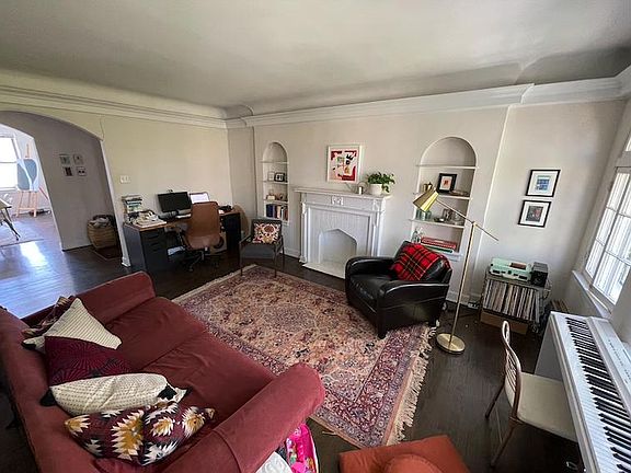 2nd image of 2619 W Glenlake Ave #4D