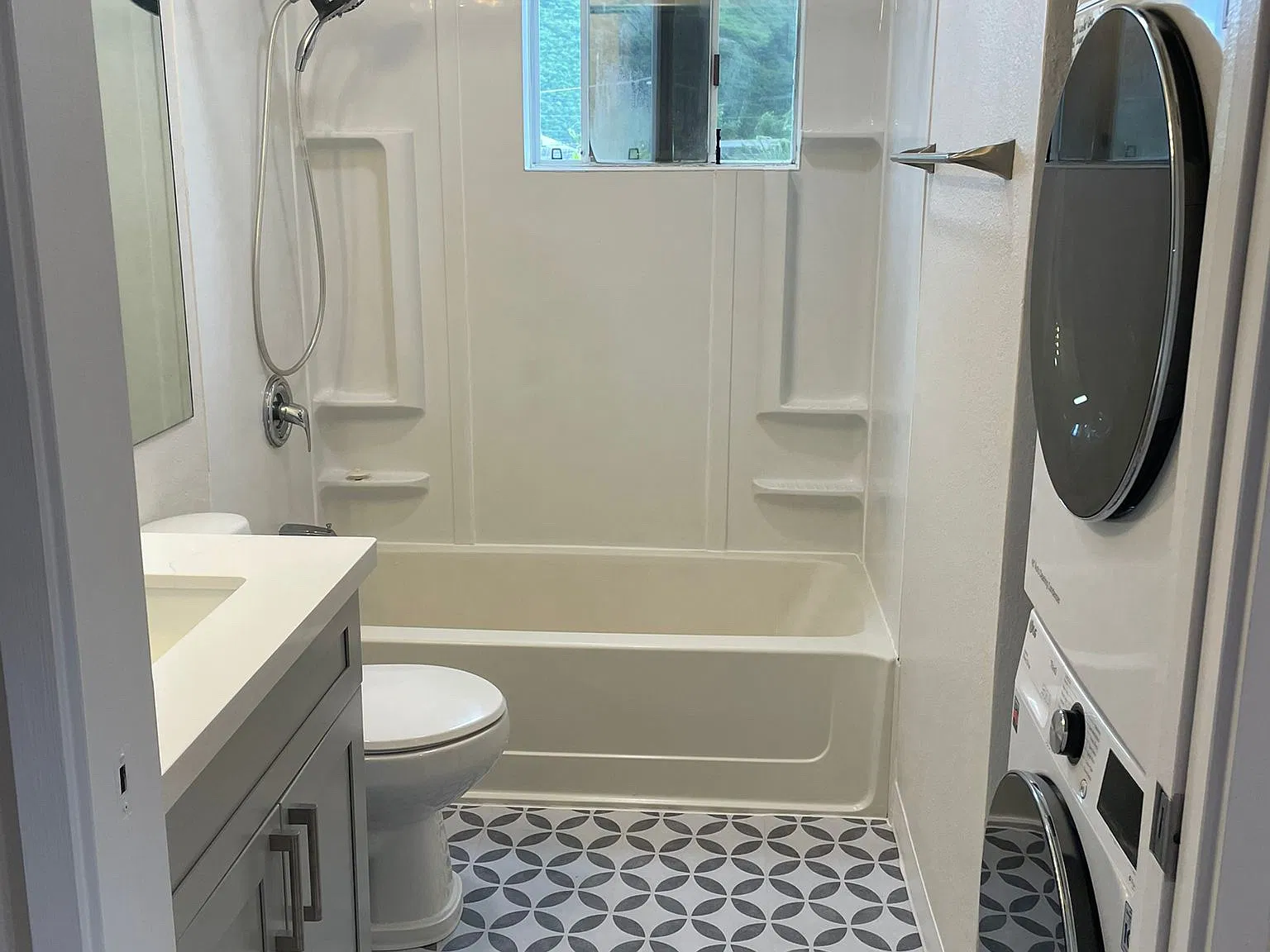 2 bed, 800 sqft, $3,500 — Photo 3