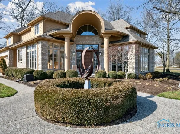 8935 Oak Valley Rd, Holland, OH 43528