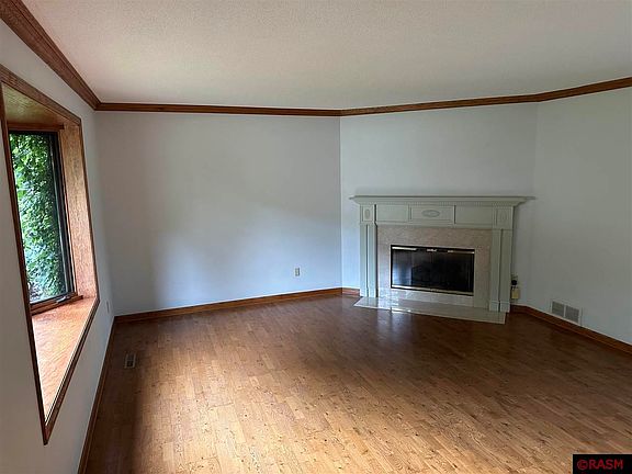 4th image of 1011 Lambrecht Ln