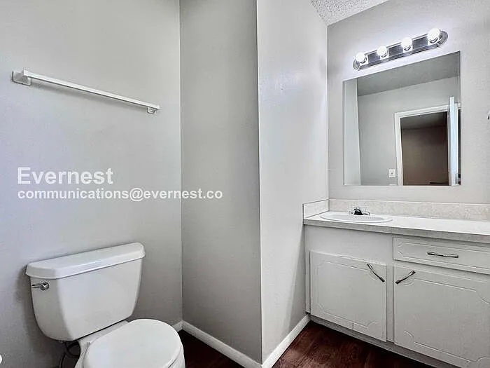 606 North Village Ave — Photo 18