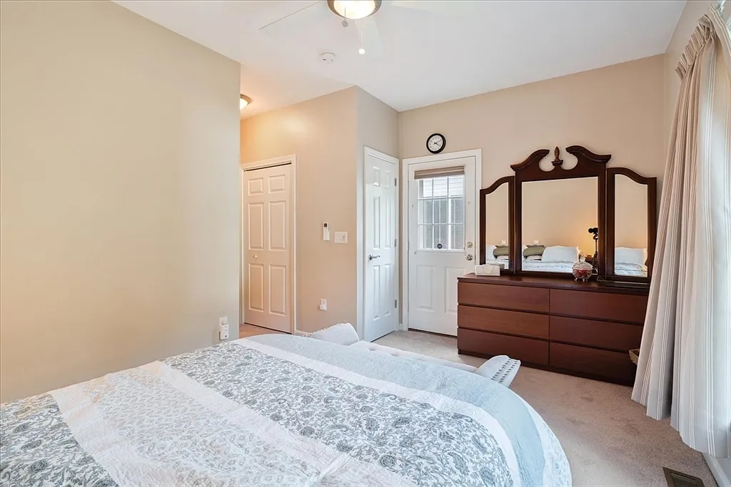 1 bed, 1.0 bath, 3530 sqft, $1,850 — Photo 2