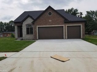 23254 Merlene Dr, Macomb, MI 48042