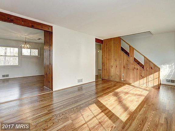 5th image of 402 Calvin Ln