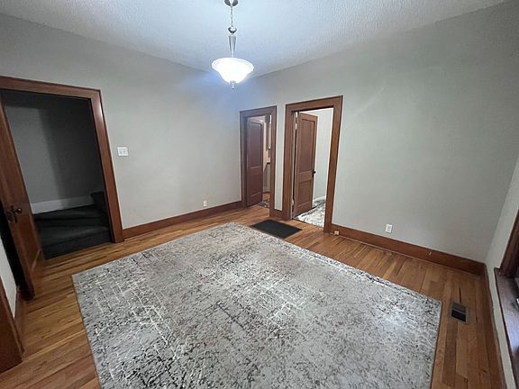 4th image of 1026 N Perry Ave