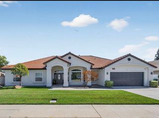 1555 Taylor Ln, Madera, CA 93637