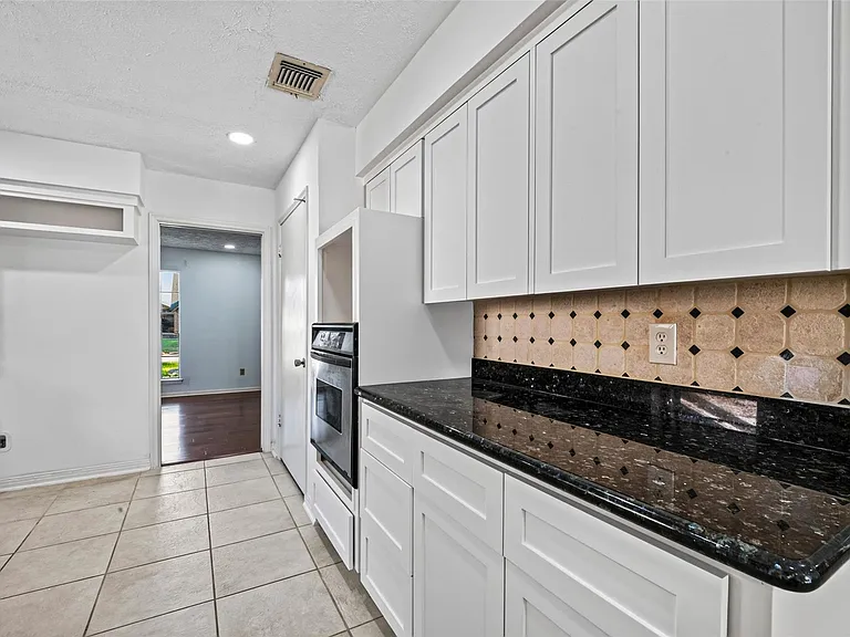 3910 Chile Dr — Photo 13