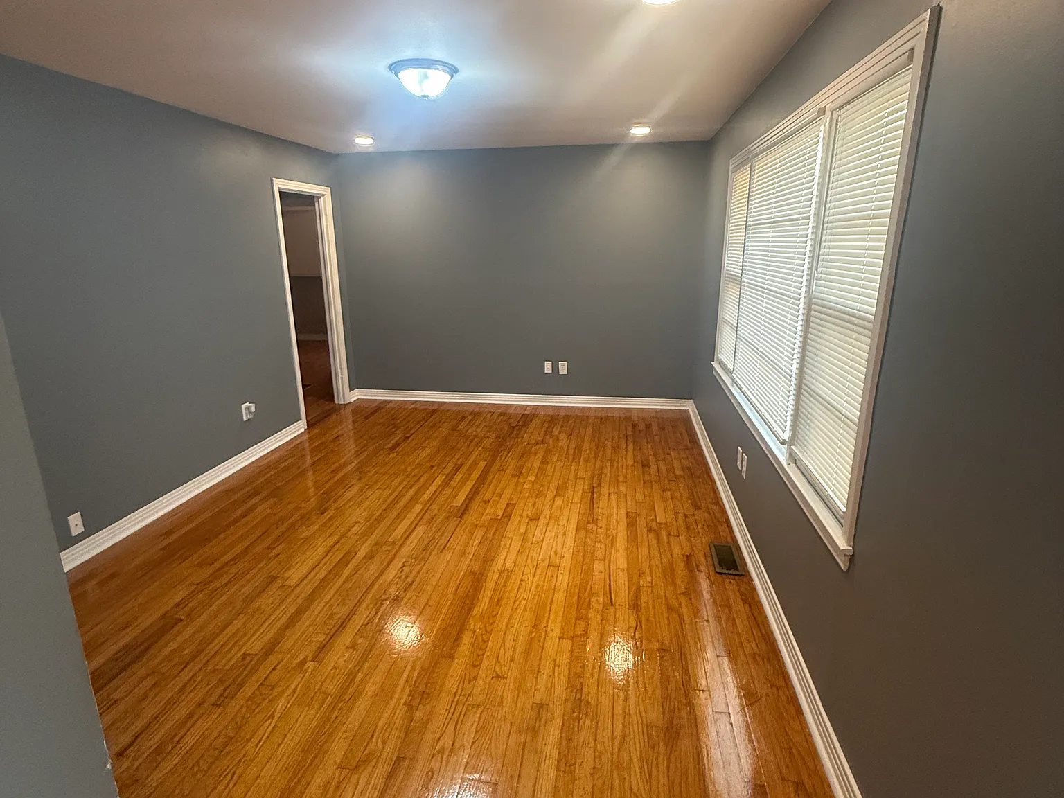 2 bed, 900 sqft, $1,300 — Photo 3
