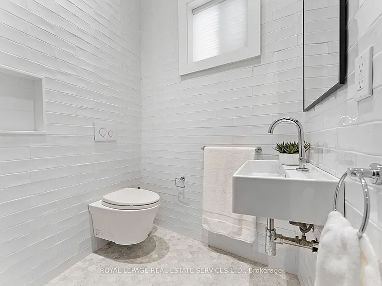 24 Mann Ave — Photo 39