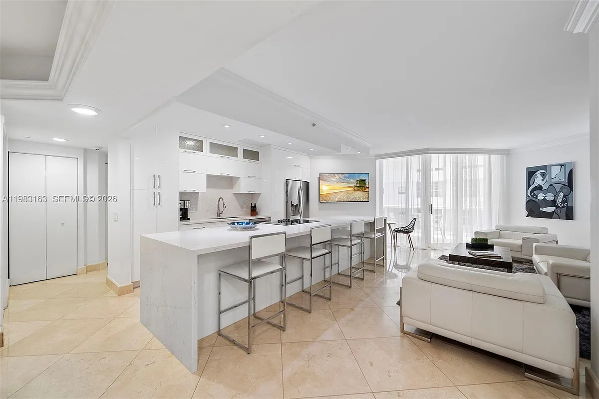 Building Photo - 4775 Collins Ave #1504