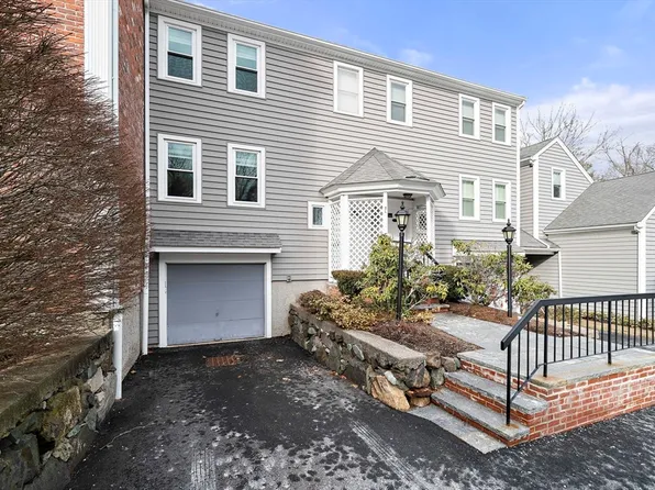 84 Walpole St APT 3L, Canton, MA 02021