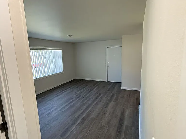 1710 La Crescent St — Photo 7