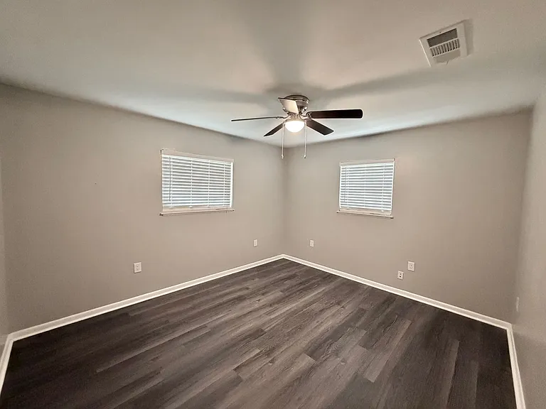 3310 Macarthur Dr — Photo 12