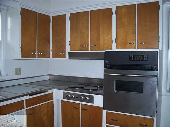 3rd image of 2828 Lee Blvd