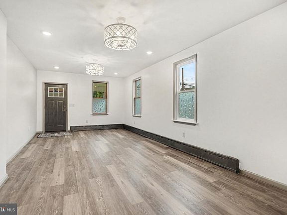 5th image of 256 W Main St