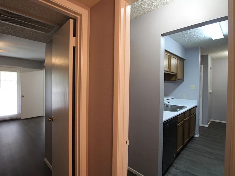 Heritage West Apartments — Photo 53