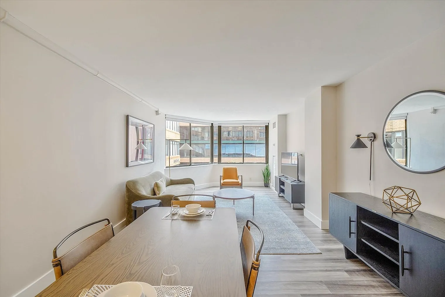 1 bed, 1.0 bath, 731 sqft, $5,126 — Photo 3
