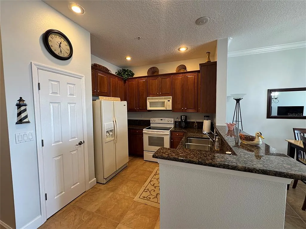 3 bed, 2.0 bath, 1344 sqft, $3,000 — Photo 4