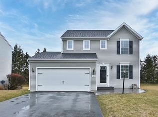 20 Coneflower Dr, West Henrietta, NY 14586