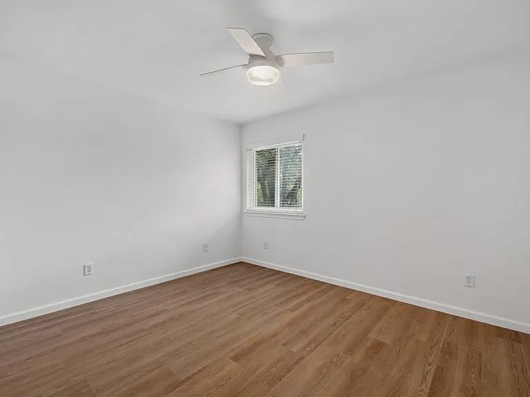 10416 Beard Ave — Photo 23