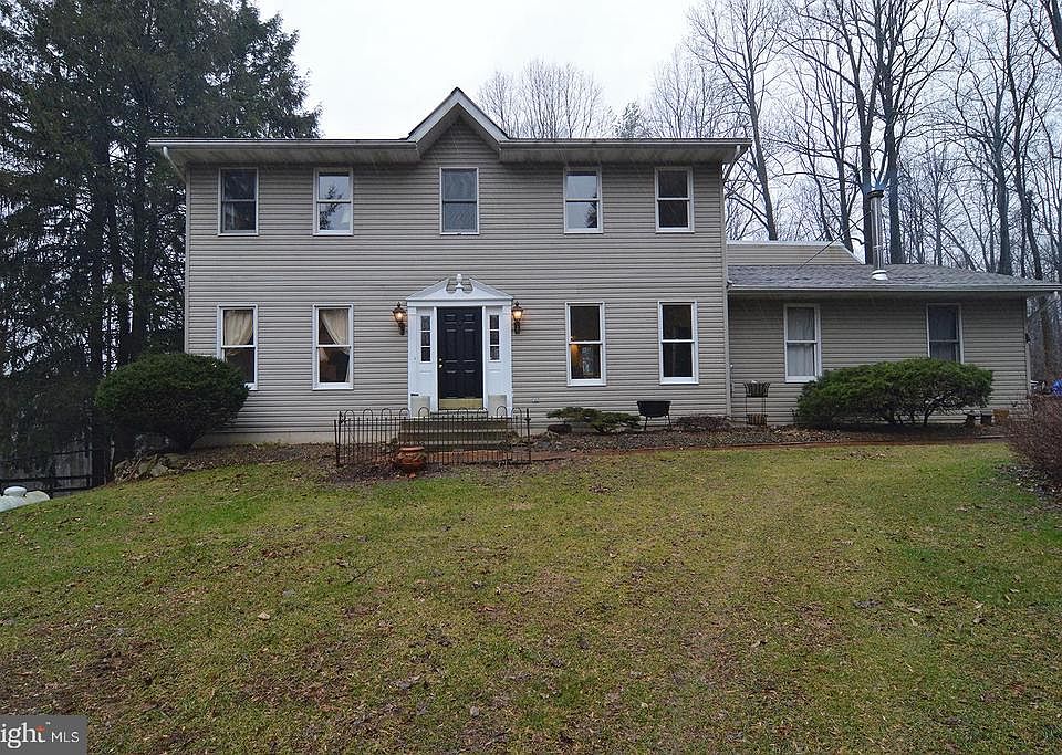 2nd image of 28 Magnolia Ln