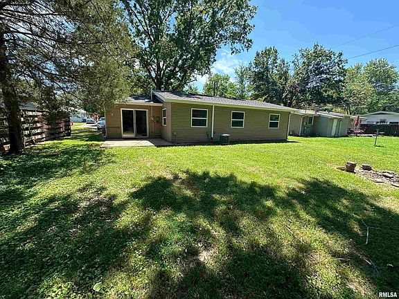 3rd image of 204 S Emerald Ln
