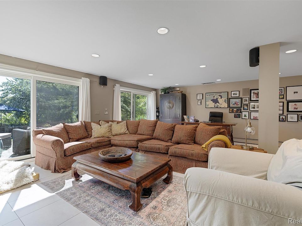 285 Leota Blvd, photo 27